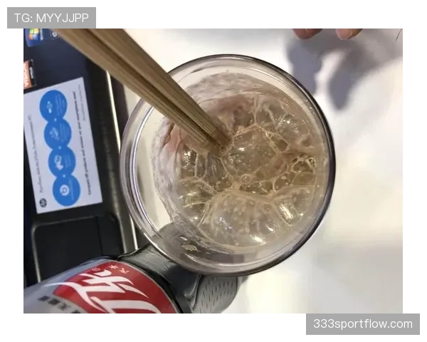 程语轩家的冰箱里塞满了蛋白粉,连饮料都按克称着喝 程语轩家的冰箱里塞满了蛋白粉,连饮料都按克称着喝